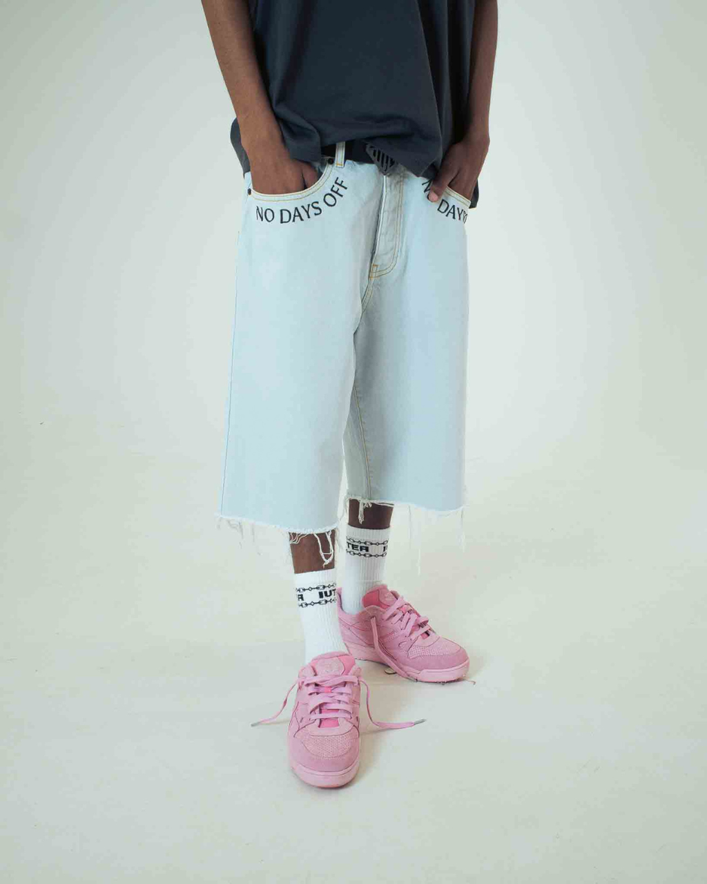 Iuter - Fringed Baggy Denim Shorts - Stonewashed