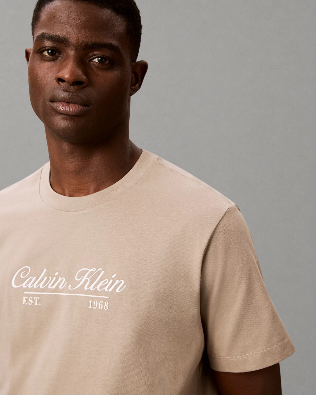 Calvin Klein Jeans - SS 20S Calvin Rsrt Cursive Graphic Tee - Roasted Cashew