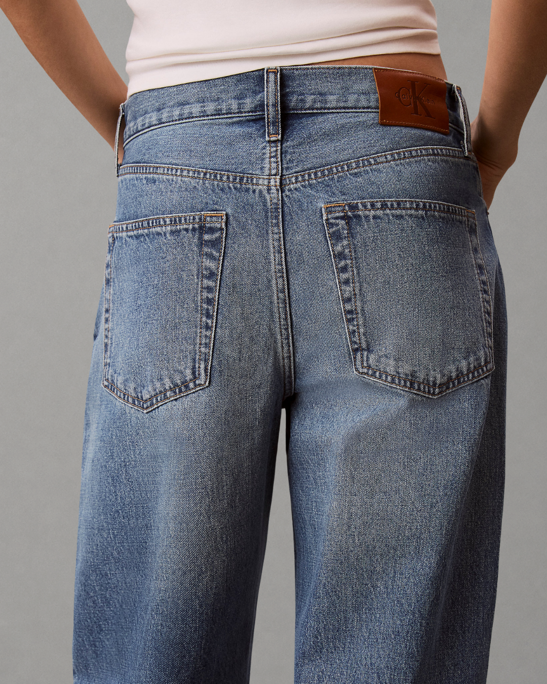 Calvin Klein Jeans - Cropped Barrel Jean Tinted Airway - Tinted Airway