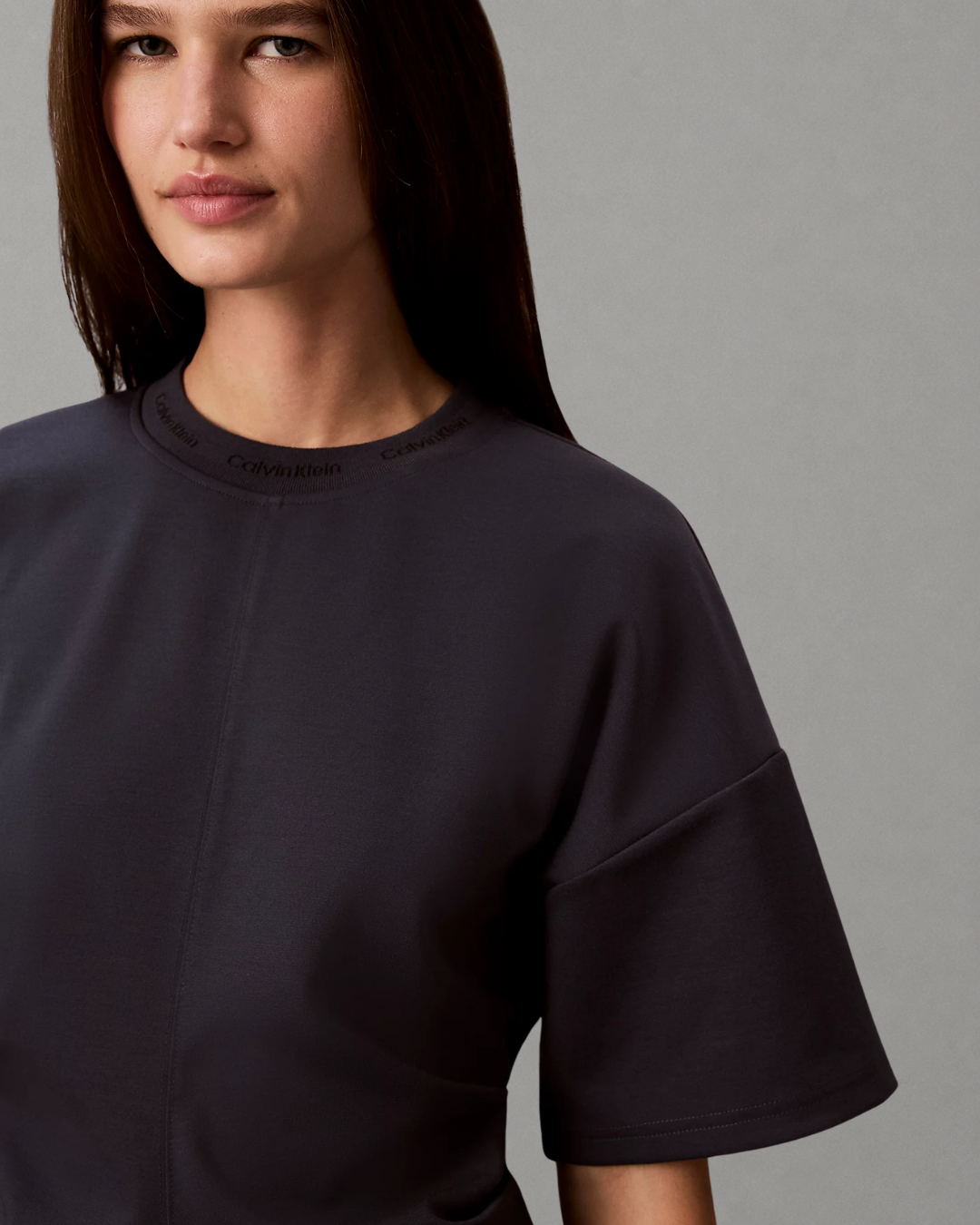 Calvin Klein Jeans - SS Logo Neck Detail Interlock TO- India Ink